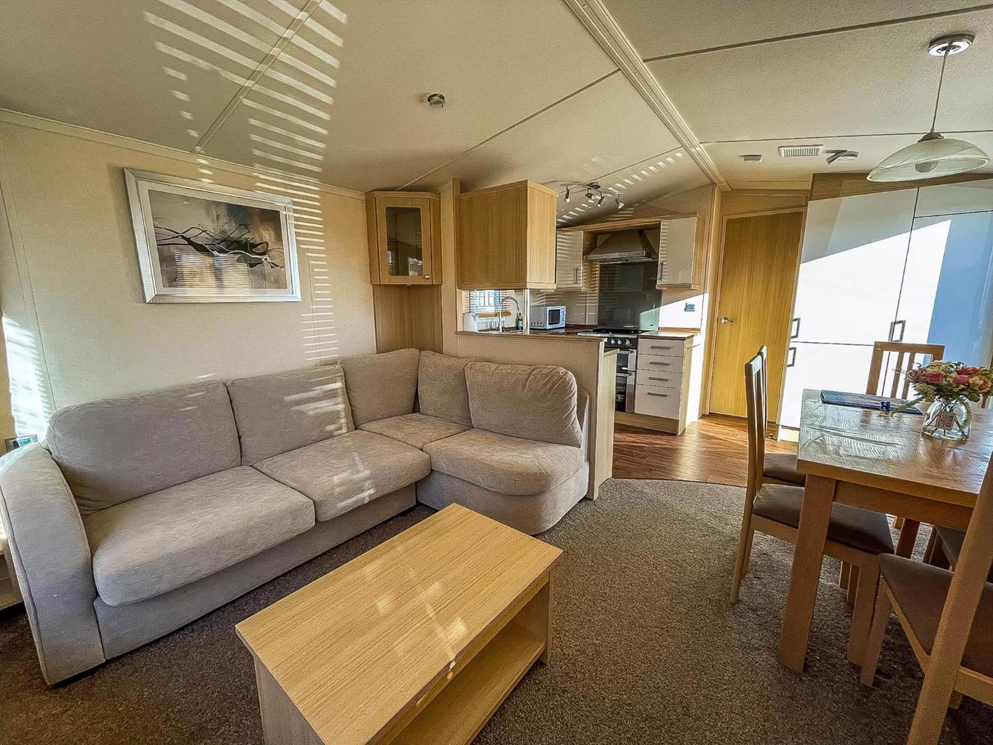 Lovely Caravan With Spacious Decking At North Denes In Suffolk, Ref 40134Nd Lowestoft Exterior foto